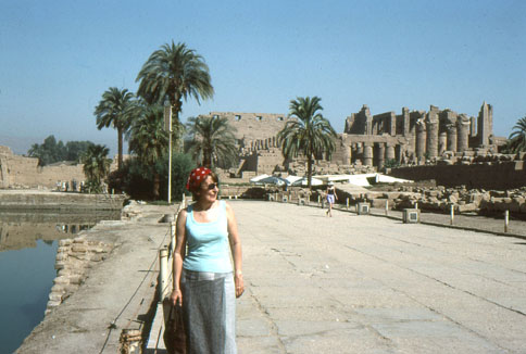  Karnak,  gauche le lac sacr, au fond le temple d'Amon R